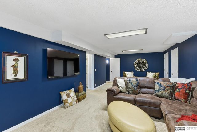 12832 Burt Court, Omaha, NE 68154