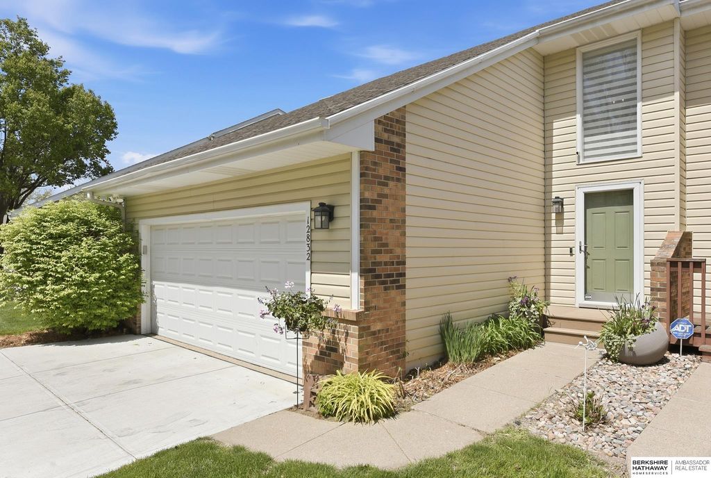 12832 Burt Court, Omaha, NE 68154