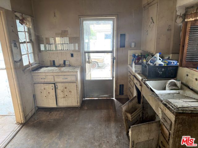 11229 Saticoy Street, Sun Valley (los Angeles), CA 91352