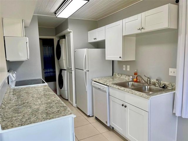 2750 Holly Hall Street 707, Houston, TX 77054