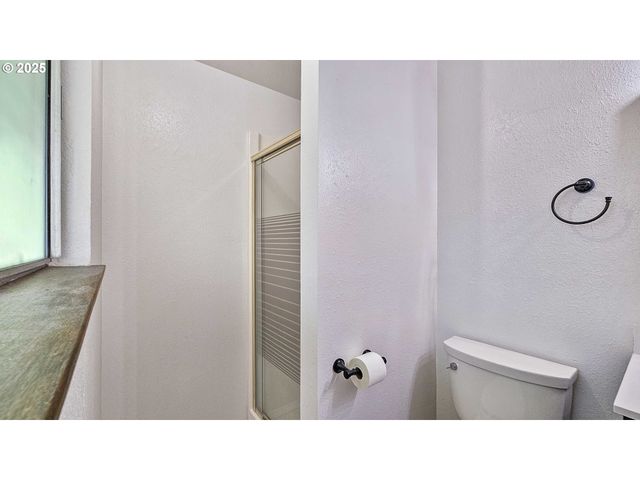 120 W Wilson, Carlton, OR 97111