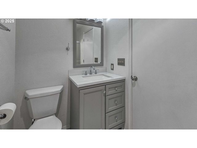 120 W Wilson, Carlton, OR 97111