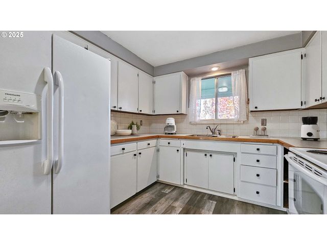 120 W Wilson, Carlton, OR 97111