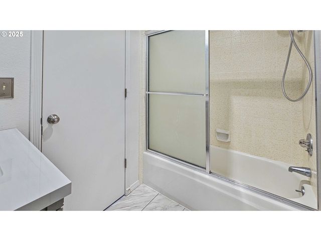 120 W Wilson, Carlton, OR 97111