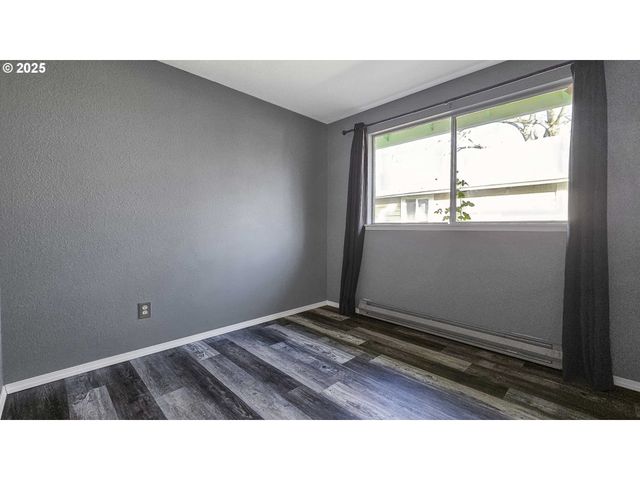 120 W Wilson, Carlton, OR 97111