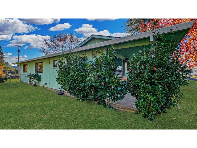 120 W Wilson, Carlton, OR 97111