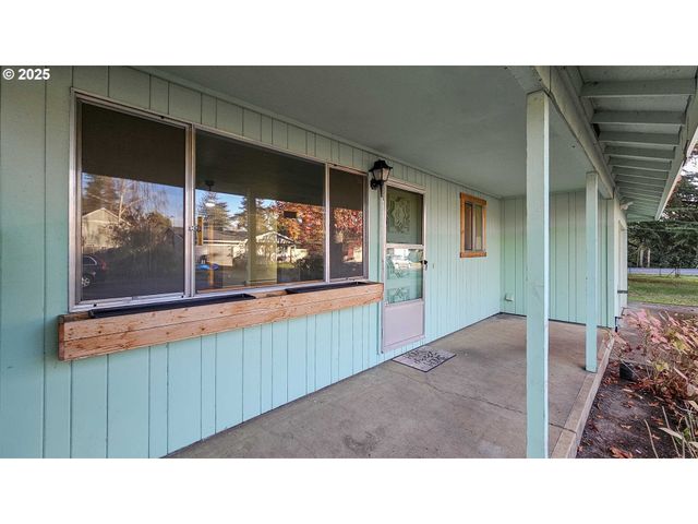 120 W Wilson, Carlton, OR 97111