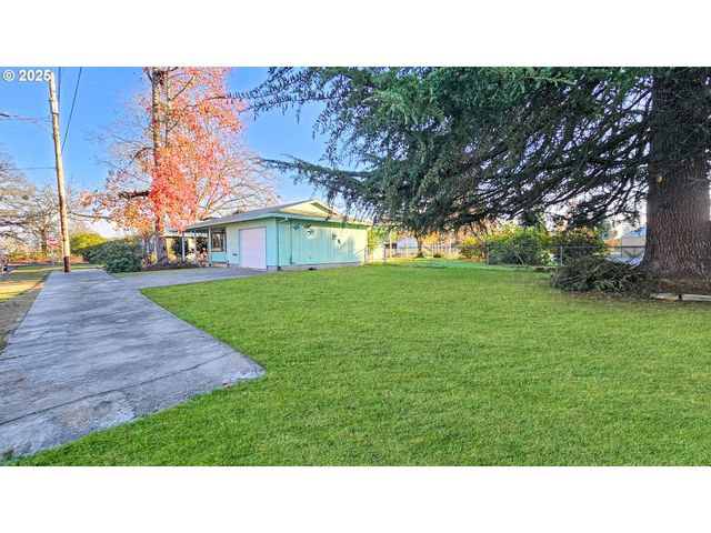 120 W Wilson, Carlton, OR 97111