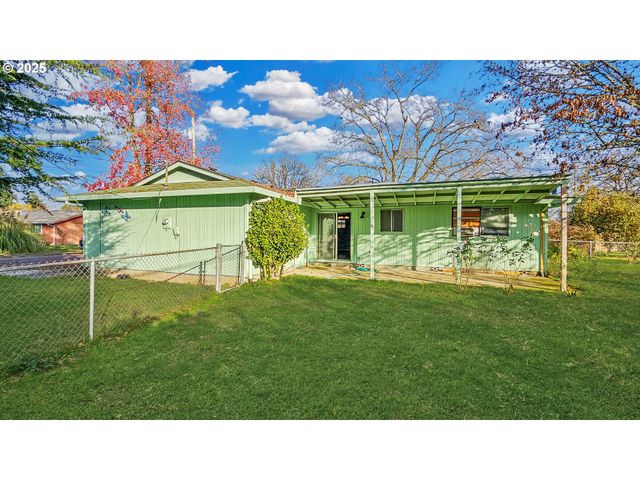 120 W Wilson, Carlton, OR 97111