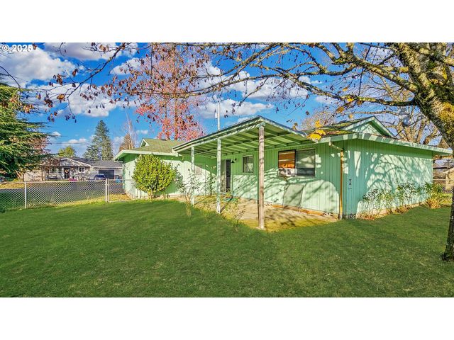 120 W Wilson, Carlton, OR 97111