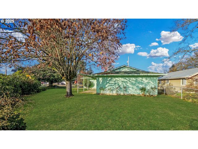 120 W Wilson, Carlton, OR 97111