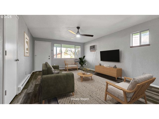 120 W Wilson, Carlton, OR 97111