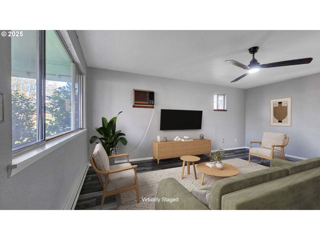 120 W Wilson, Carlton, OR 97111