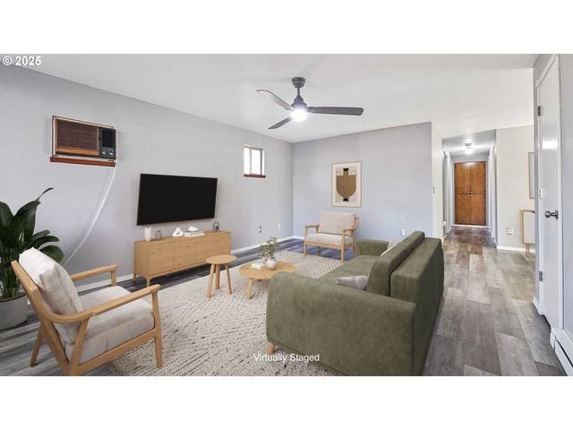 120 W Wilson, Carlton, OR 97111