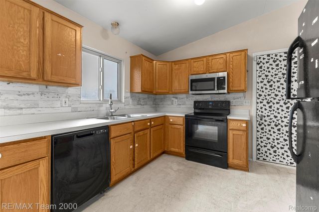 2714 Hallman Avenue, Waterford Charter Township, MI 48328