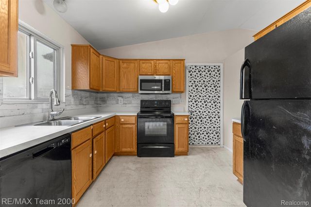 2714 Hallman Avenue, Waterford Charter Township, MI 48328