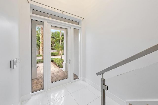 112 Water Club Court N, North Palm Beach, FL 33408