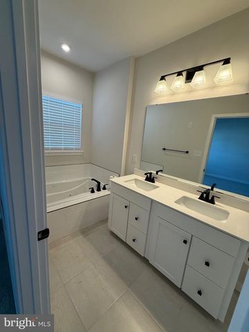 3 CINNAMON LN, Mount Laurel, NJ 08054