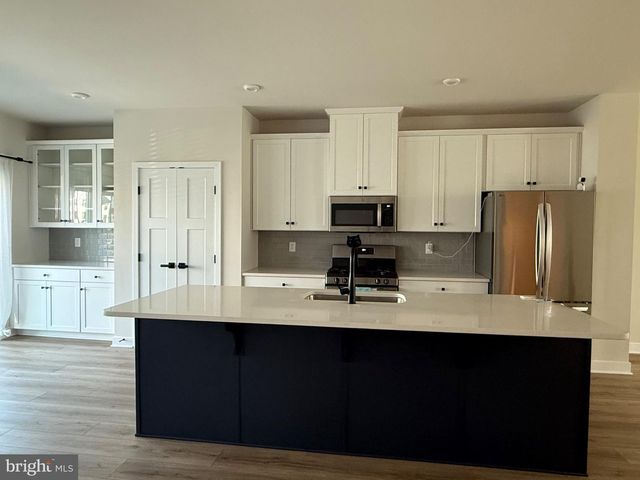 3 CINNAMON LN, Mount Laurel, NJ 08054