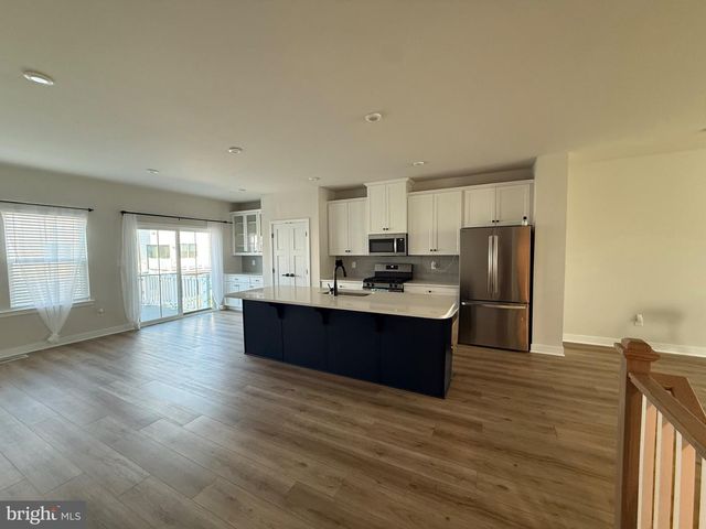 3 CINNAMON LN, Mount Laurel, NJ 08054