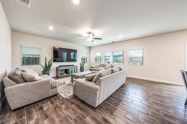 2030 N Sherman Street, Hanford, CA 93230