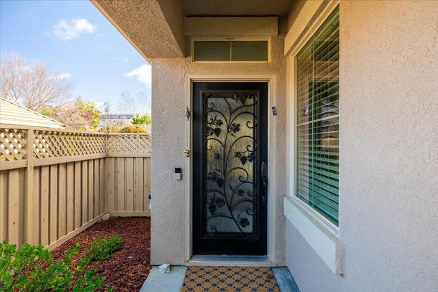 425 Hopkins Ct, Lincoln, CA 95648