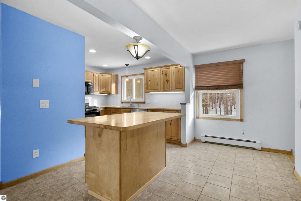 Image 17 of property listing at 6655 E 26 1/4 Road, Cadillac, MI 49601