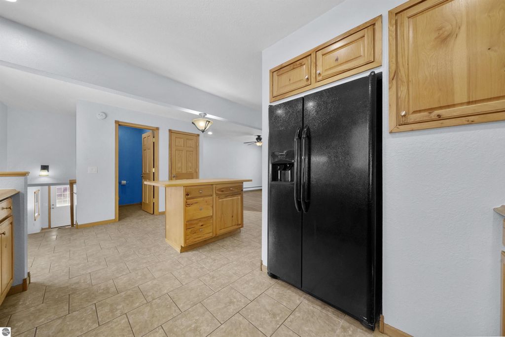 Image 19 of property listing at 6655 E 26 1/4 Road, Cadillac, MI 49601