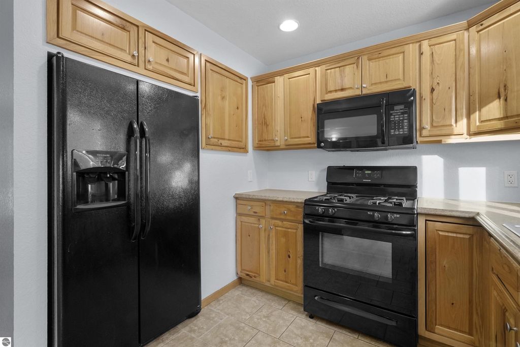 Image 20 of property listing at 6655 E 26 1/4 Road, Cadillac, MI 49601