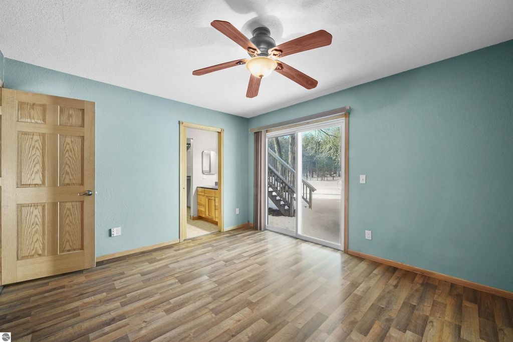 Image 21 of property listing at 6655 E 26 1/4 Road, Cadillac, MI 49601