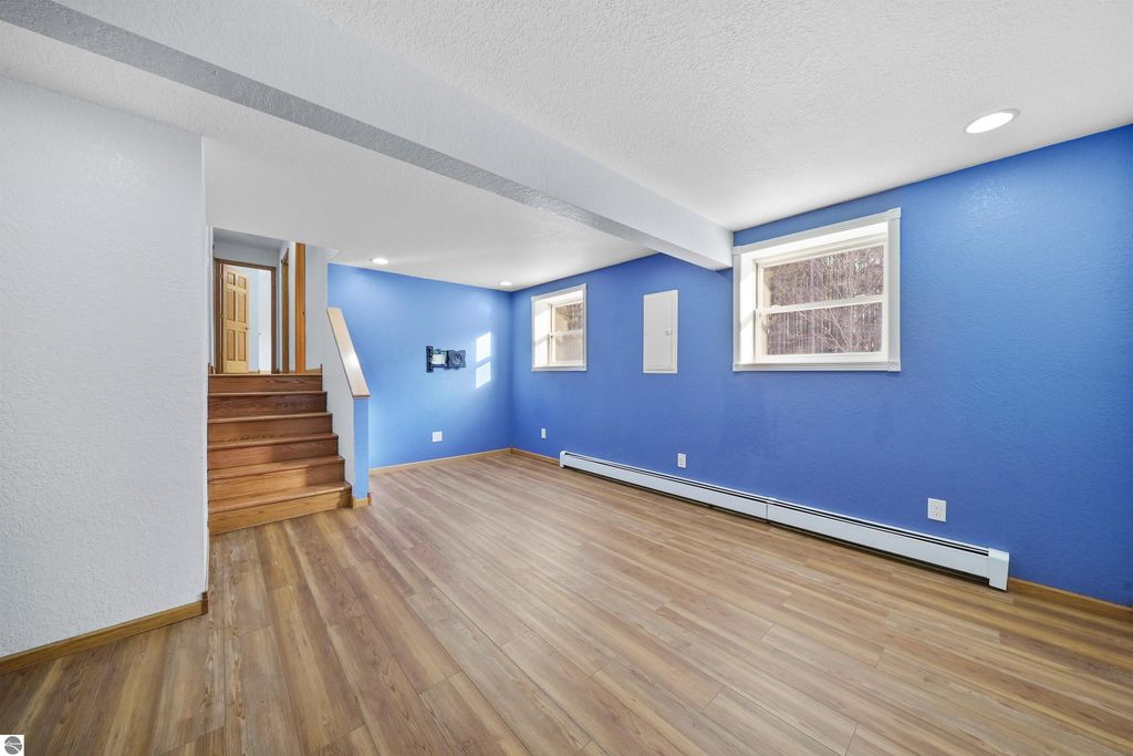 Image 31 of property listing at 6655 E 26 1/4 Road, Cadillac, MI 49601