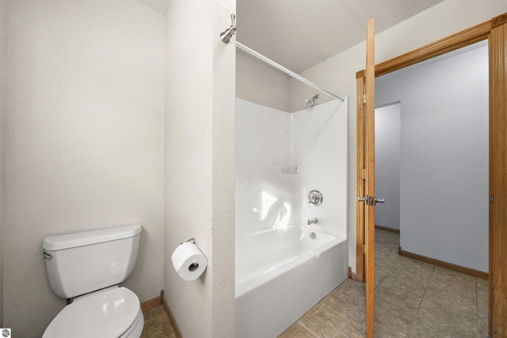 Image 38 of property listing at 6655 E 26 1/4 Road, Cadillac, MI 49601