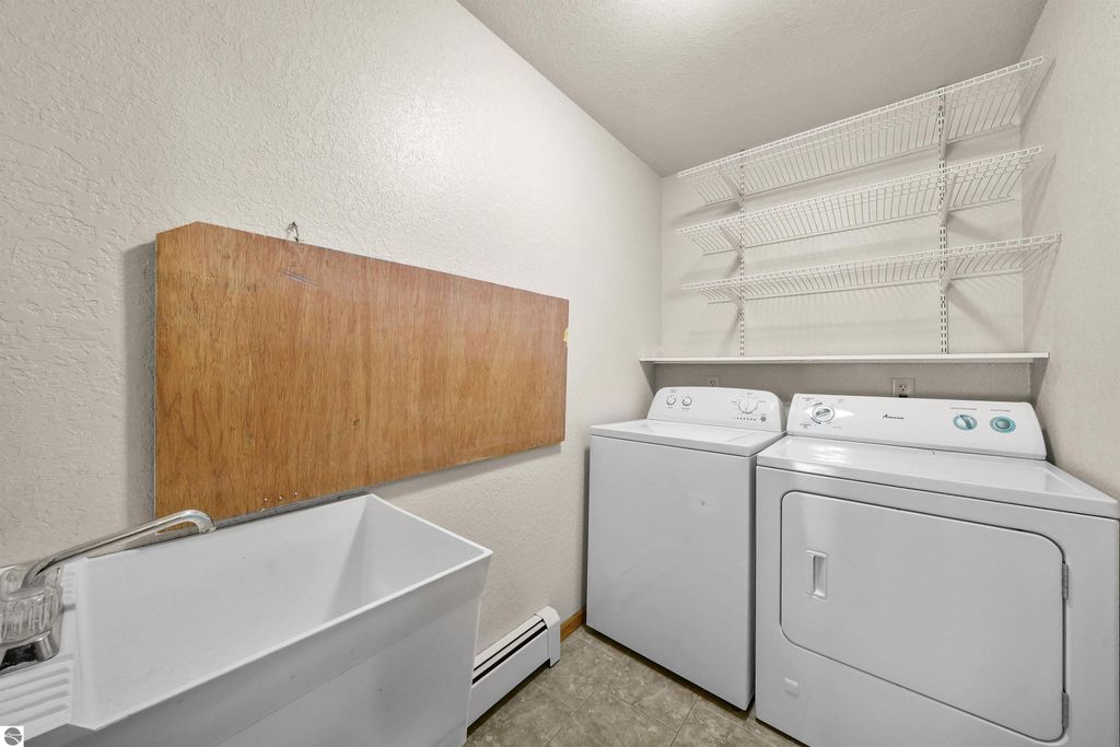 Image 39 of property listing at 6655 E 26 1/4 Road, Cadillac, MI 49601