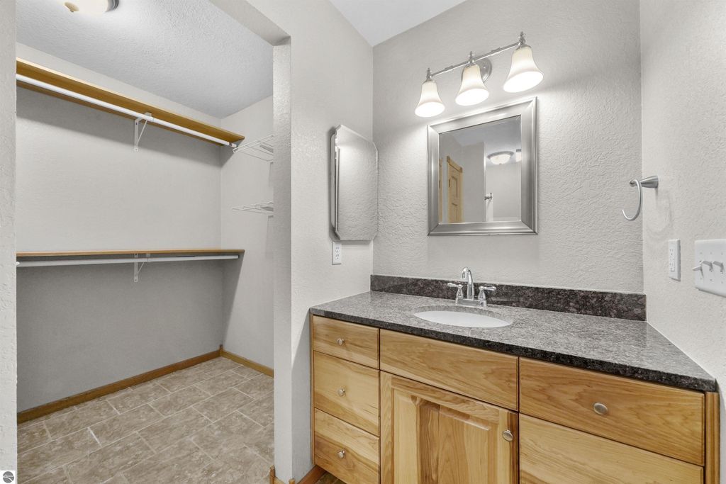 Image 41 of property listing at 6655 E 26 1/4 Road, Cadillac, MI 49601