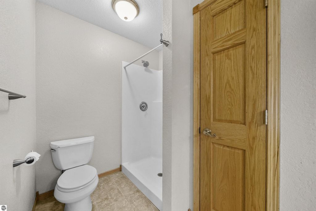 Image 43 of property listing at 6655 E 26 1/4 Road, Cadillac, MI 49601