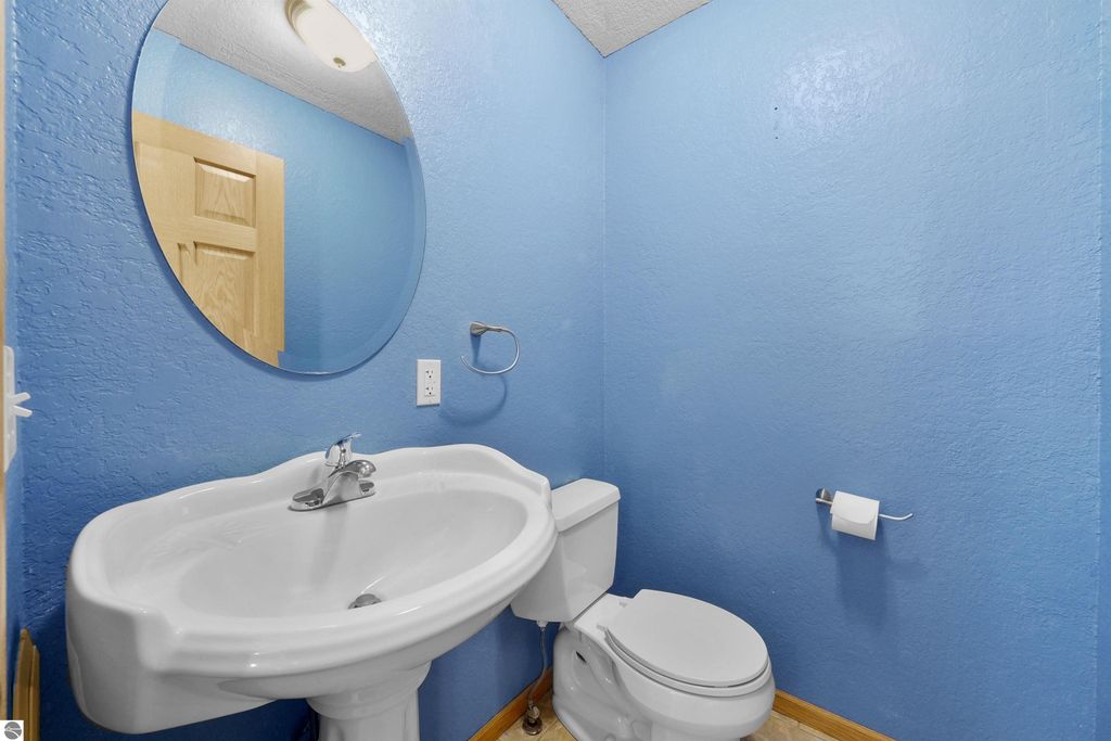 Image 46 of property listing at 6655 E 26 1/4 Road, Cadillac, MI 49601