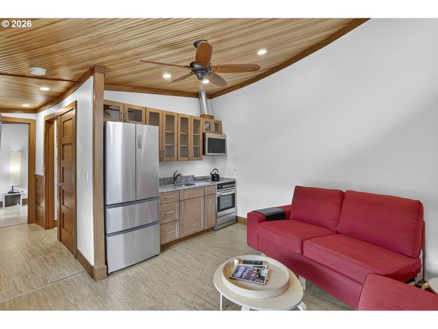 100 Se Harney St 14, Portland, OR 97202