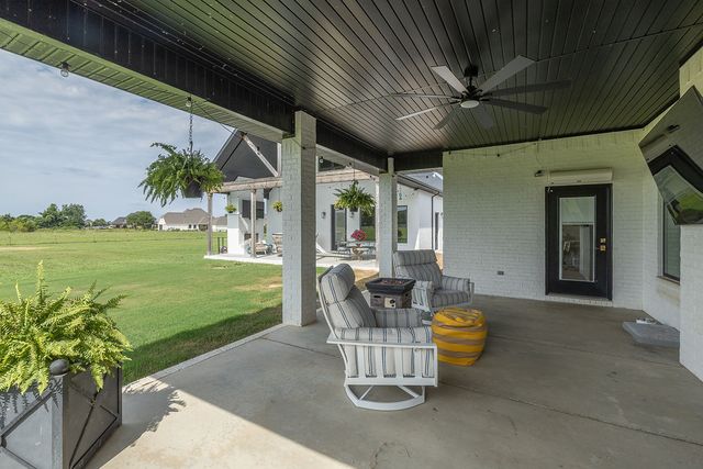 2572 Riverfront Lane, Fayetteville, AR 72703