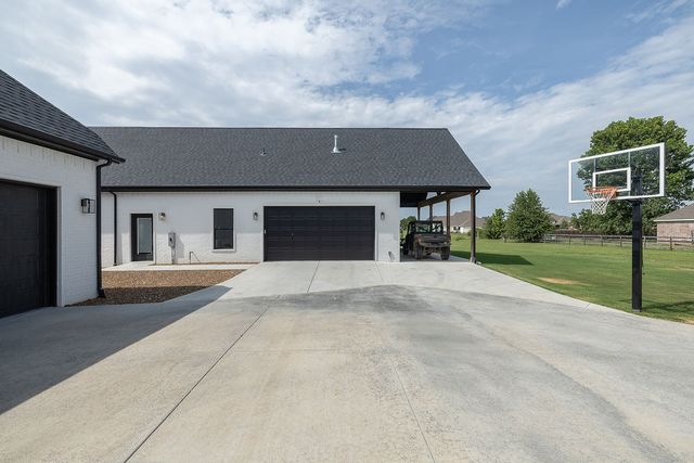 2572 Riverfront Lane, Fayetteville, AR 72703
