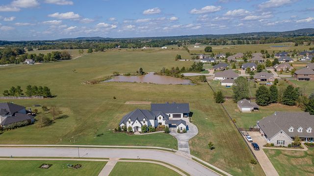 2572 Riverfront Lane, Fayetteville, AR 72703