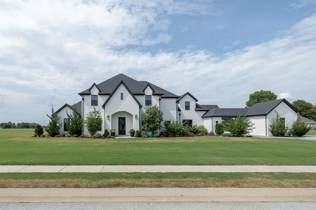 2572 Riverfront Lane, Fayetteville, AR 72703