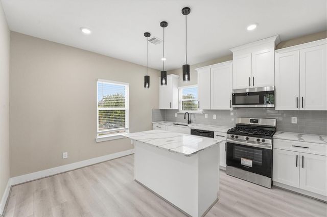 3107 Grassmere Street B, Houston, TX 77051