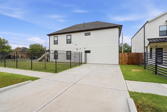 3107 Grassmere Street B, Houston, TX 77051
