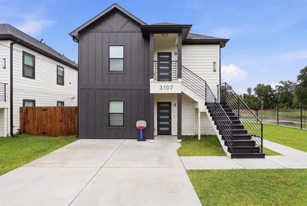 3107 Grassmere Street B, Houston, TX 77051