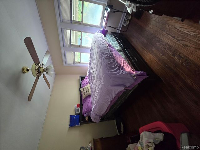 22154 Elmwood Avenue, Eastpointe, MI 48021