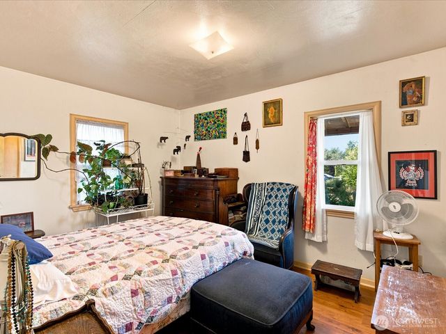 2715 50th Avenue SW, Seattle, WA 98116