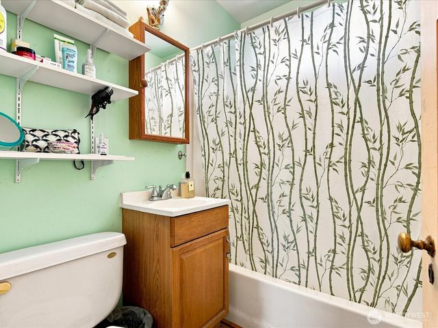 2715 50th Avenue SW, Seattle, WA 98116