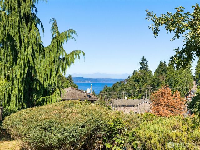 2715 50th Avenue SW, Seattle, WA 98116