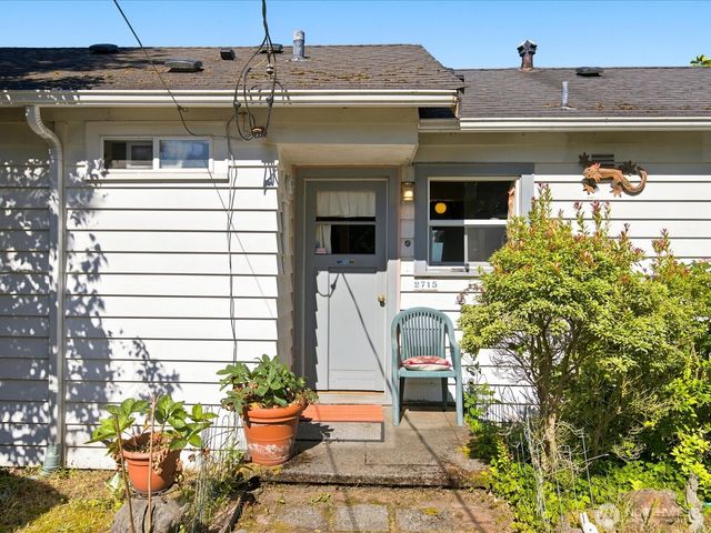 2715 50th Avenue SW, Seattle, WA 98116