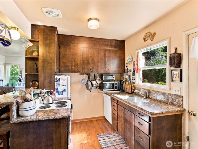 2715 50th Avenue SW, Seattle, WA 98116